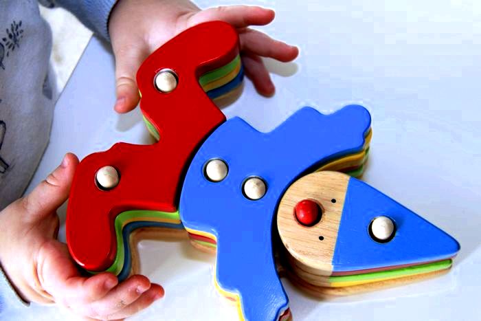 Деревянные игрушки для младенцев и детей - стоит ли их покупать и в чем их преимущества?